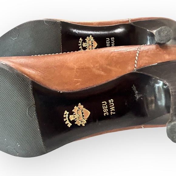 Swiss Bally Medallion Leather Pumps - Picture 11 of 12